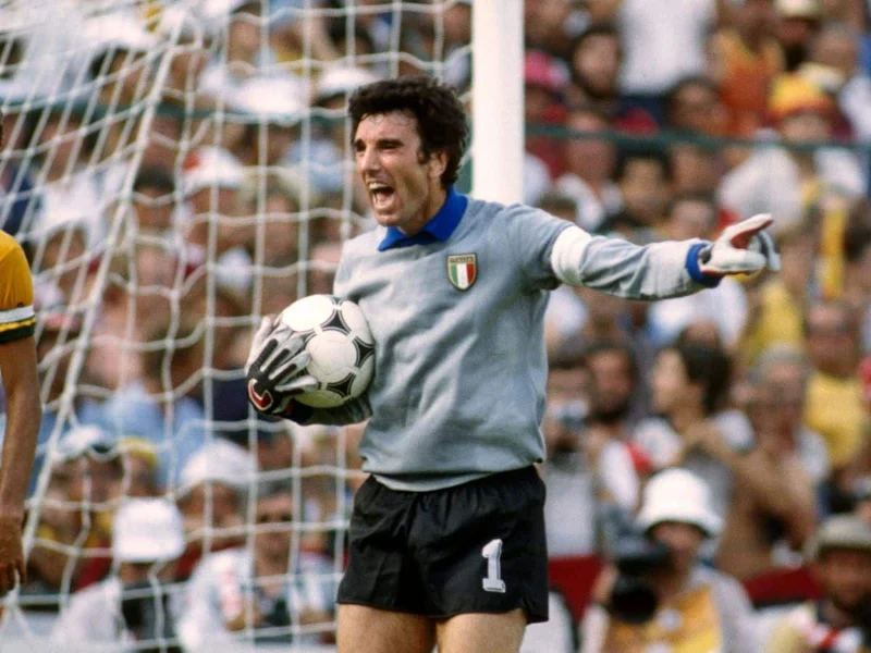 Huyền thoại bóng đá Ý ở vị trí thủ môn - Dino Zoff 