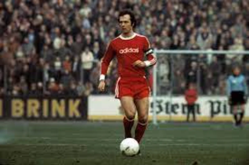 Cầu thủ vĩ đại nhất vị trí hậu vệ - Beckenbauer